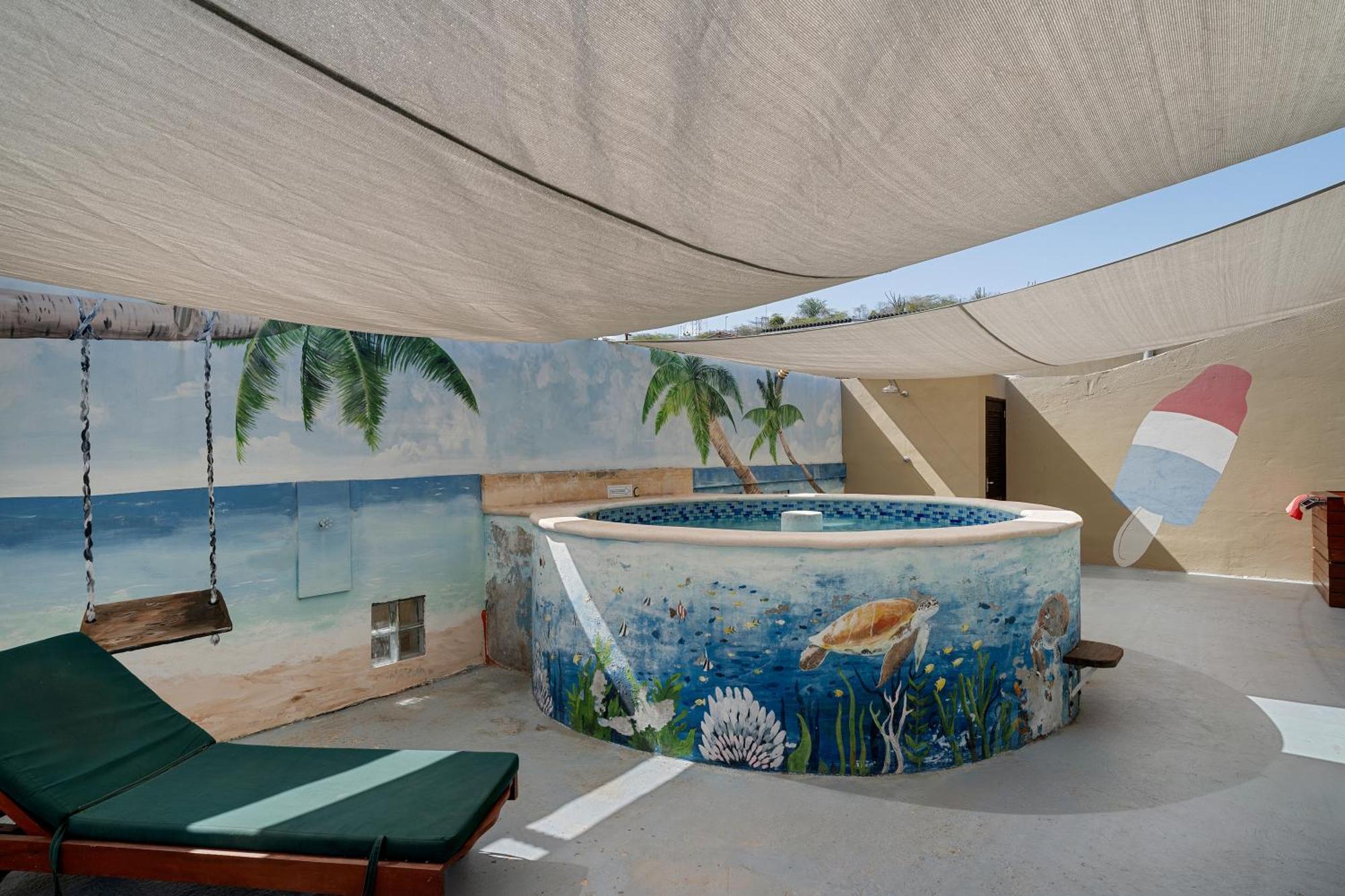 The Ritz Hostel Willemstad Exterior photo