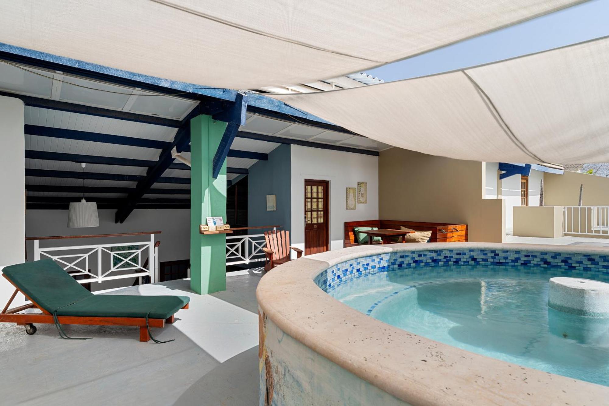 The Ritz Hostel Willemstad Exterior photo