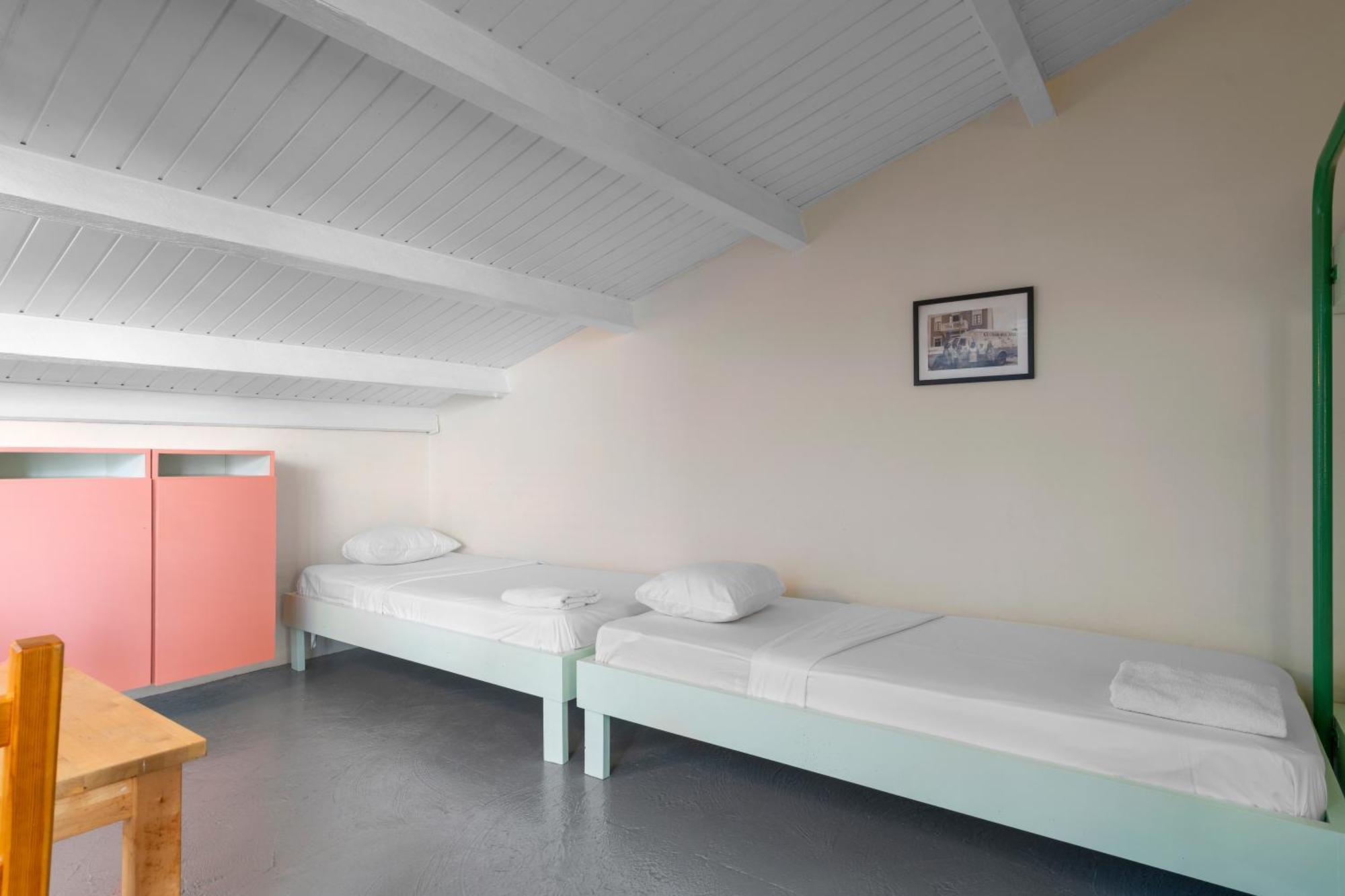 The Ritz Hostel Willemstad Exterior photo