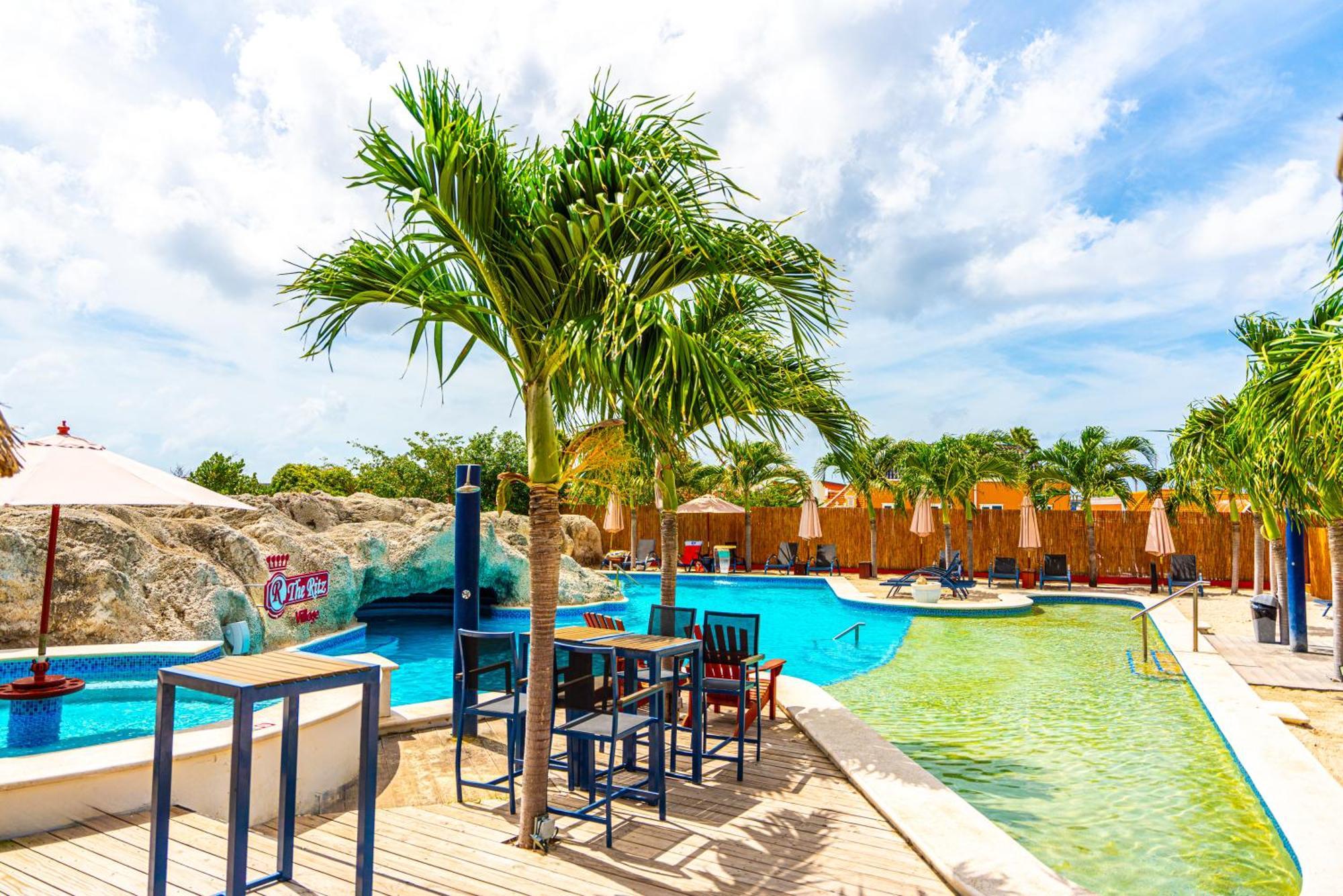 The Ritz Hostel Willemstad Exterior photo