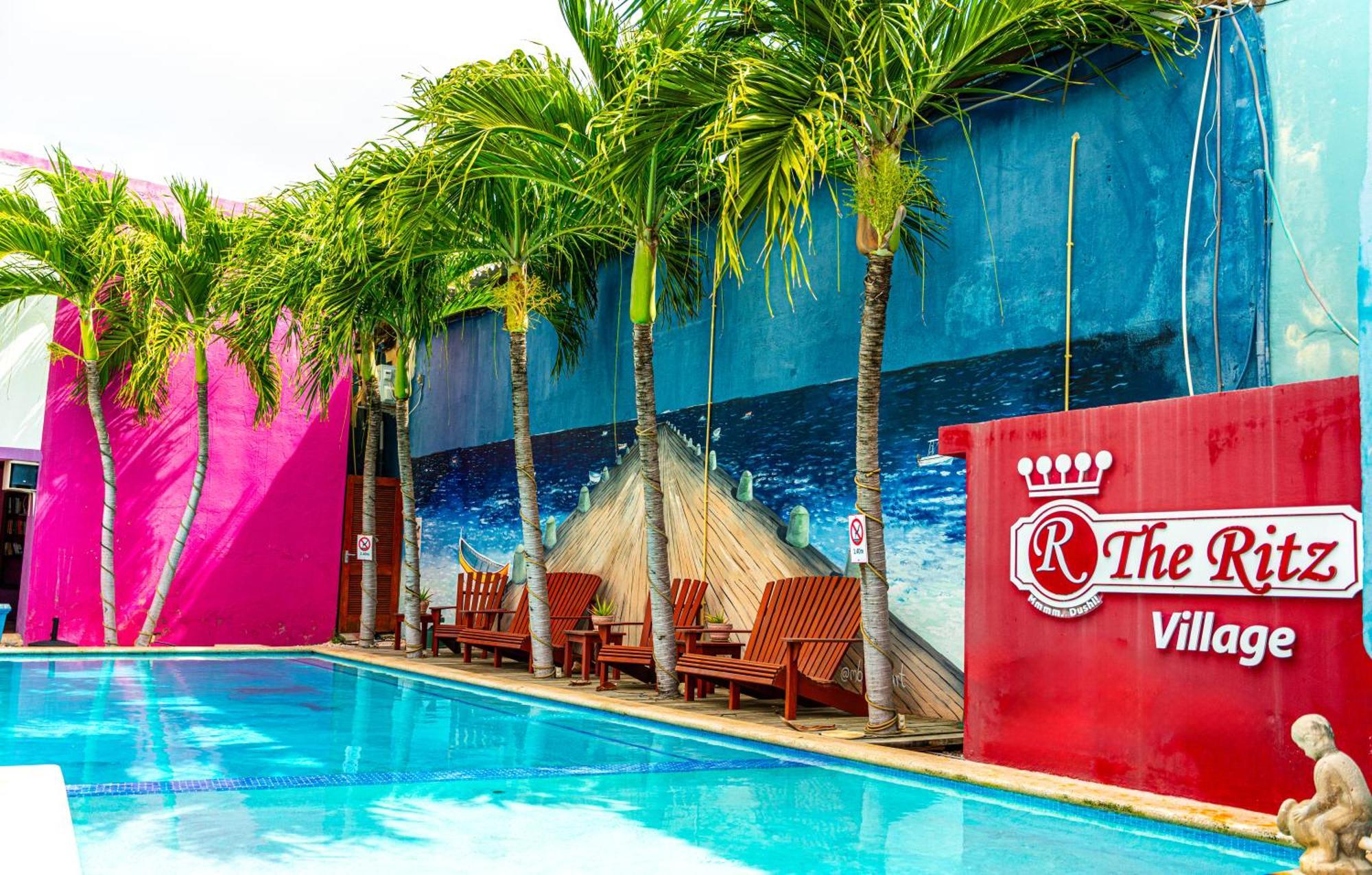 The Ritz Hostel Willemstad Exterior photo