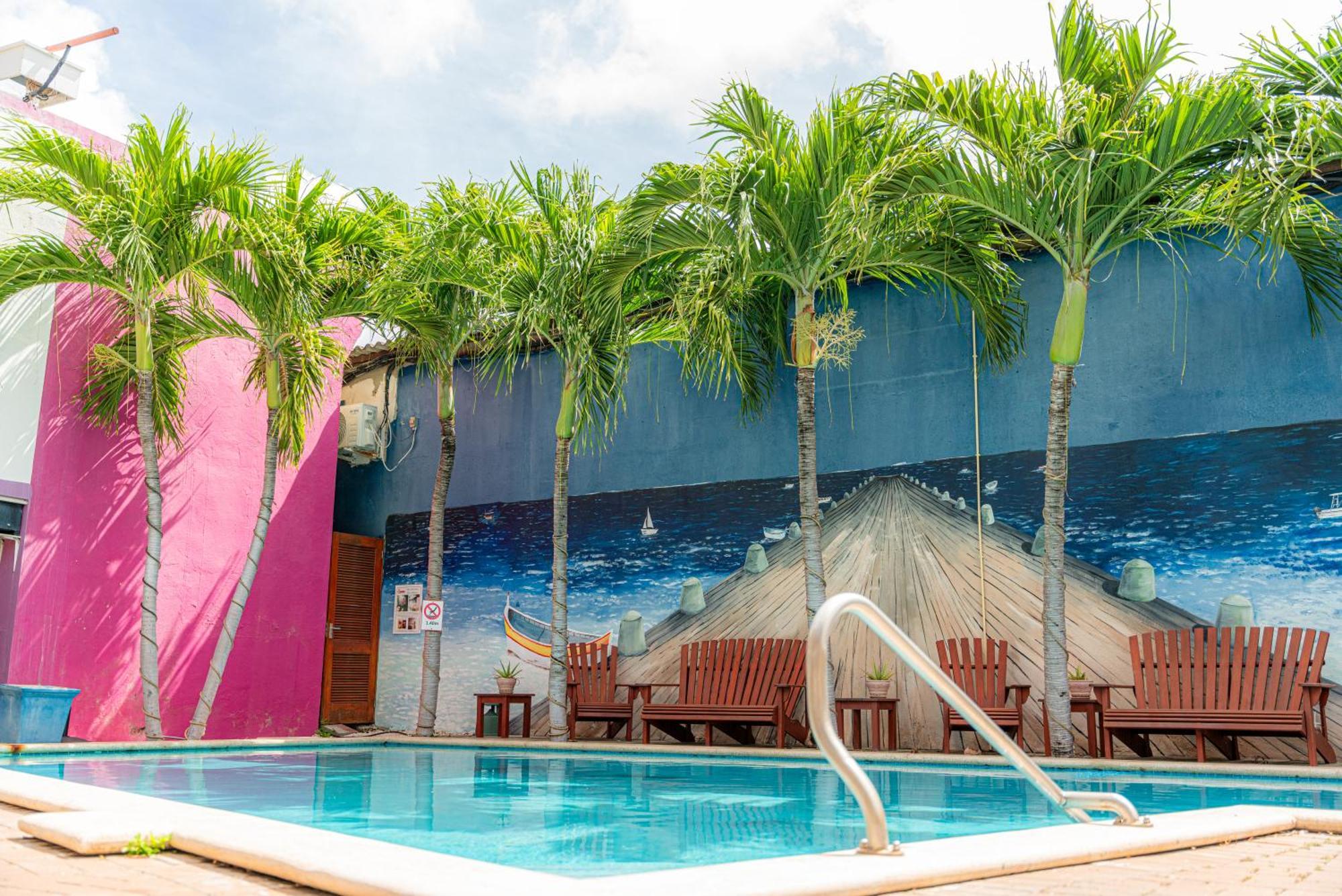 The Ritz Hostel Willemstad Exterior photo