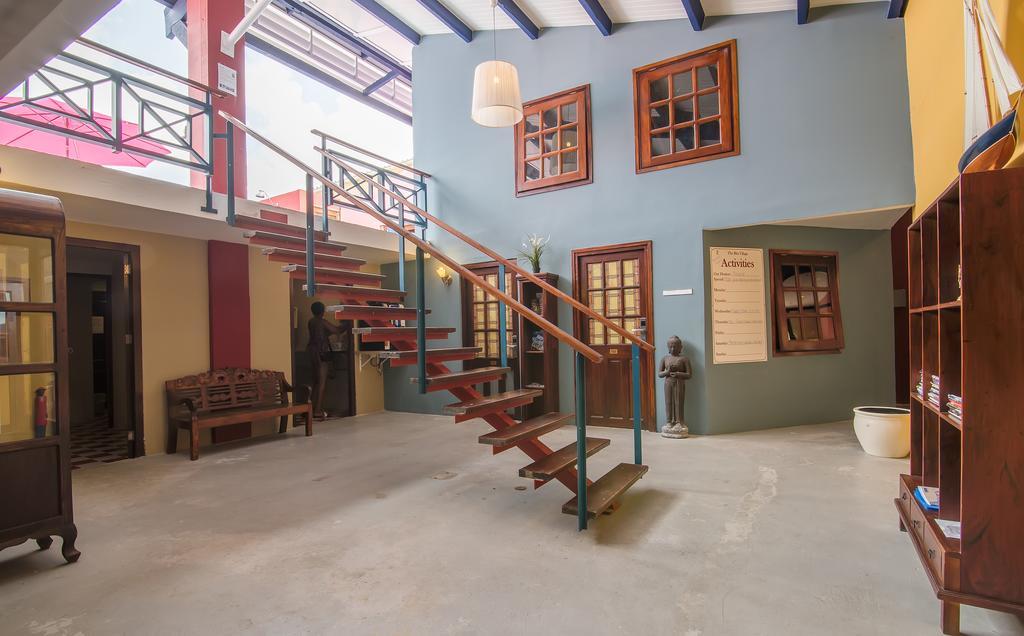 The Ritz Hostel Willemstad Exterior photo