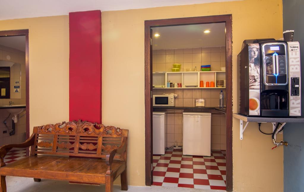 The Ritz Hostel Willemstad Exterior photo
