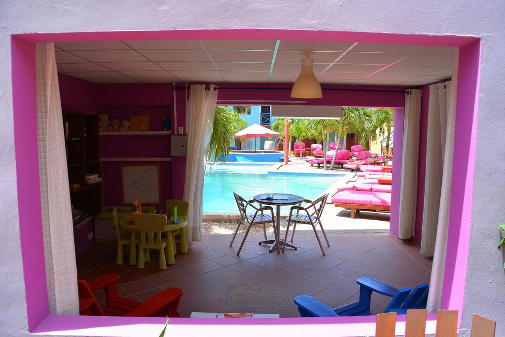 The Ritz Hostel Willemstad Exterior photo
