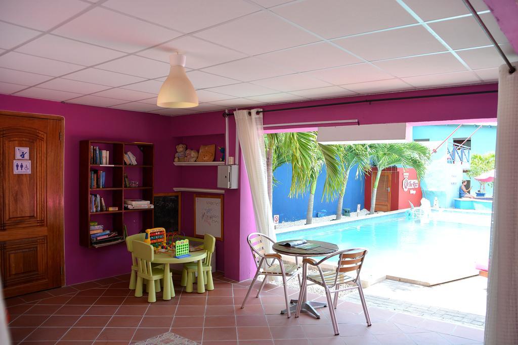 The Ritz Hostel Willemstad Exterior photo