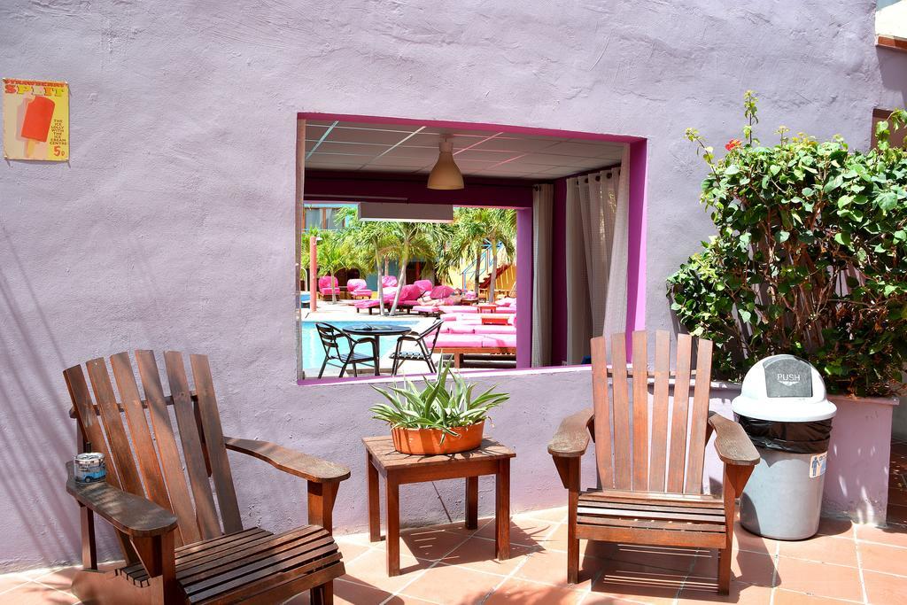 The Ritz Hostel Willemstad Exterior photo