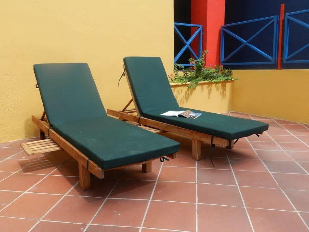 The Ritz Hostel Willemstad Exterior photo