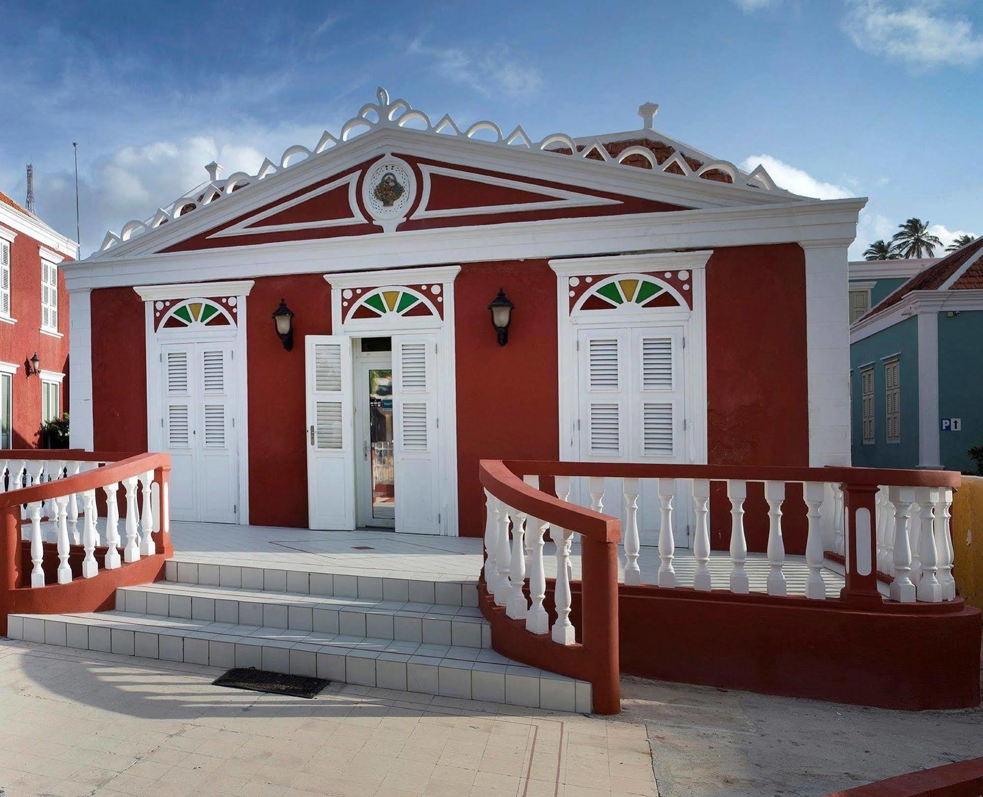 The Ritz Hostel Willemstad Exterior photo