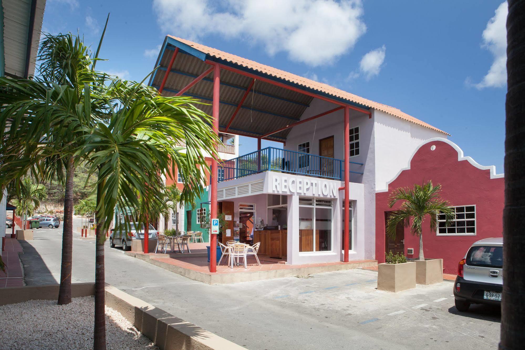 The Ritz Hostel Willemstad Exterior photo