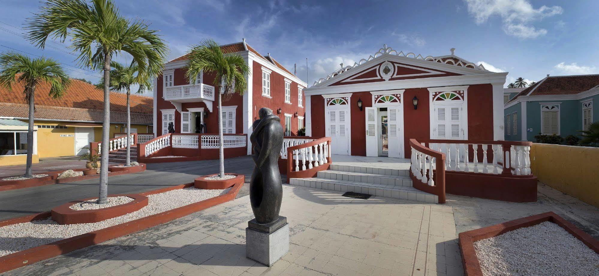 The Ritz Hostel Willemstad Exterior photo
