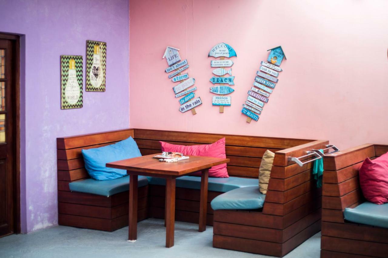 The Ritz Hostel Willemstad Exterior photo