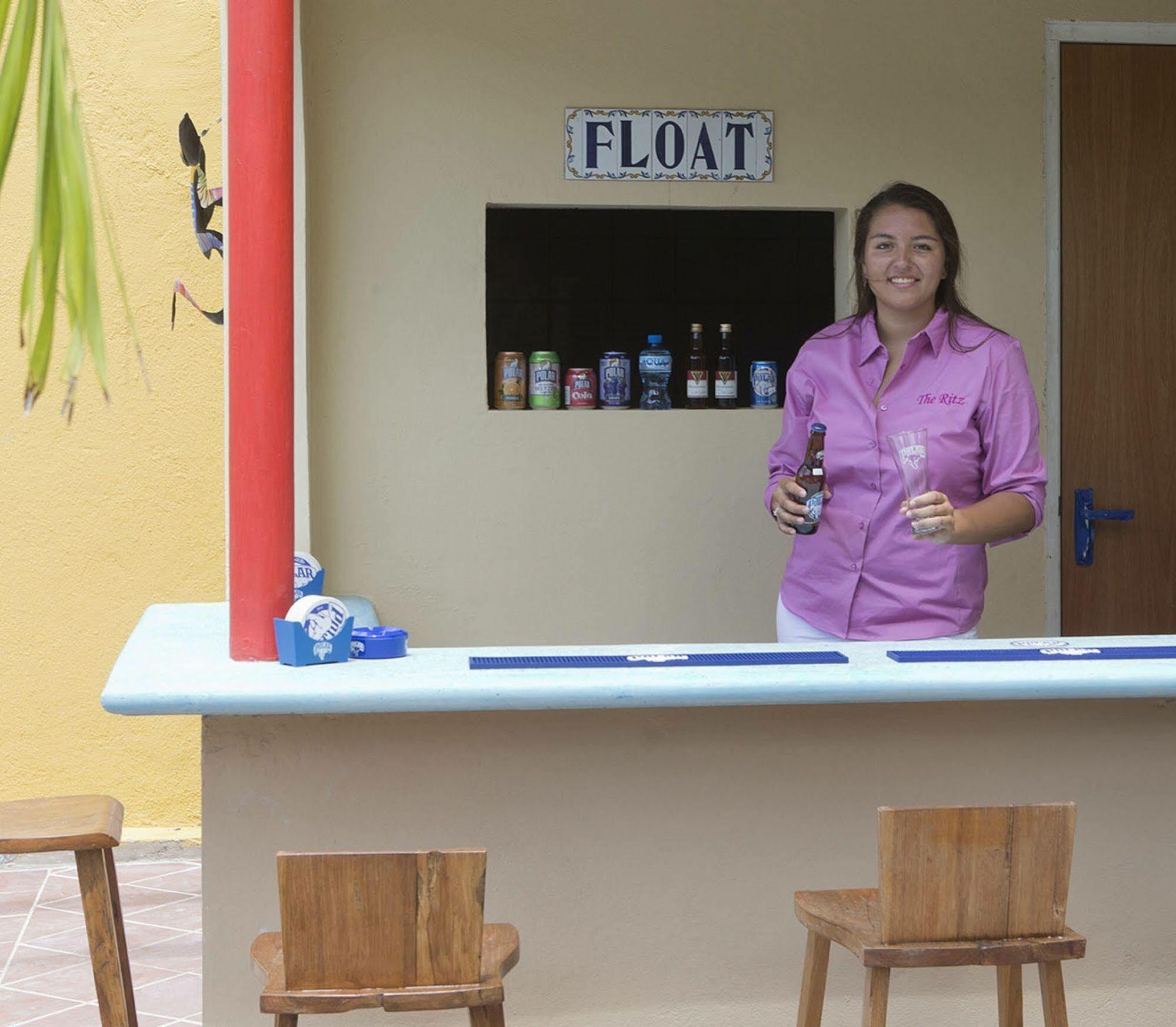 The Ritz Hostel Willemstad Exterior photo
