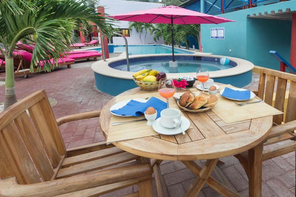The Ritz Hostel Willemstad Exterior photo