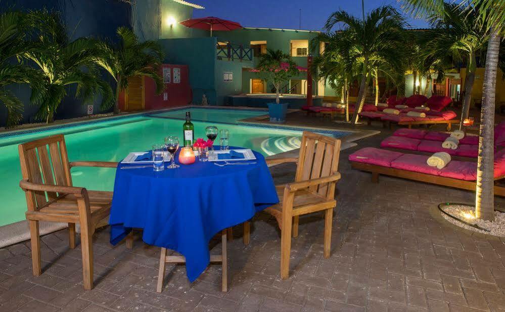 The Ritz Hostel Willemstad Exterior photo